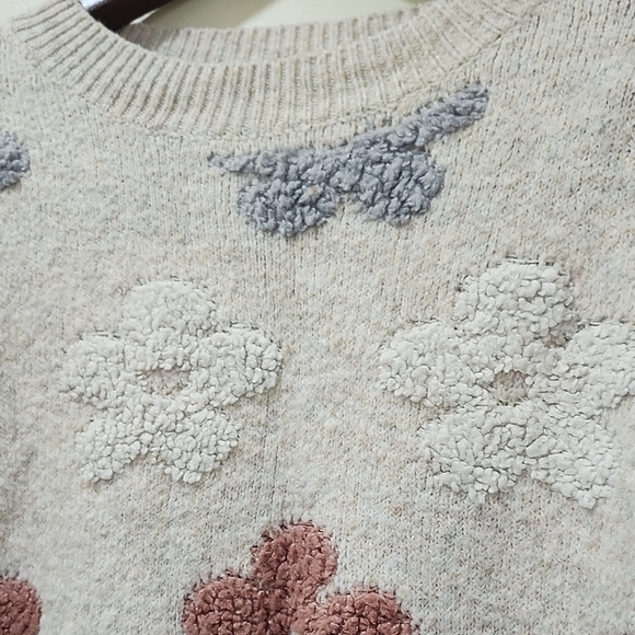 Cozy Floral Knit Sweater - Gray, Blue, Red - Picture 4 of 8
